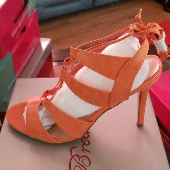 Shoe - Picture 2 of 4